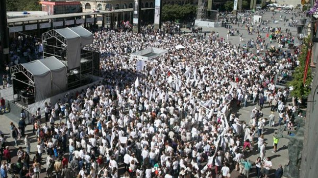 Miles de personas marcharon en Barcelona y Madrid por el diálogo en España