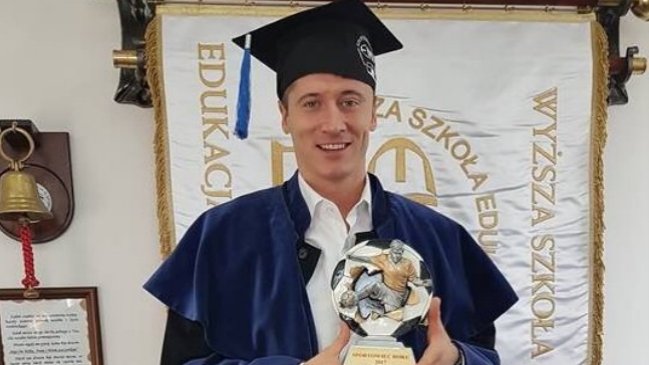 Robert Lewandowski se licenció en Entrenamiento y Dirección del Deporte en Polonia