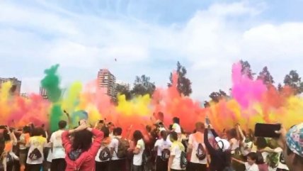   Este lunes se realizó una nueva versión de The Color Run en Vitacura 