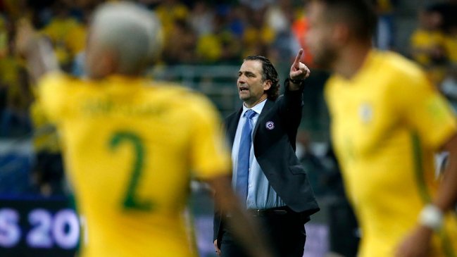 Hinchas culparon a Pizzi por la eliminación de la Roja