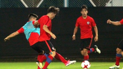   La selección chilena sub 17 entrenó en la jornada previa al choque con Irak 