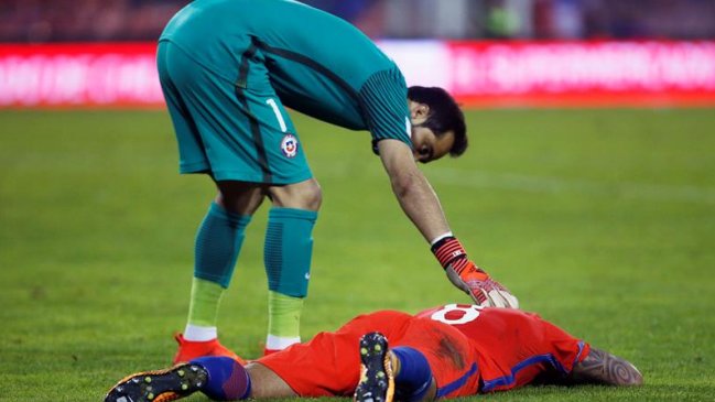 Tres chilenos figuran en once ideal de jugadores que no irán al Mundial publicado por medio argentino