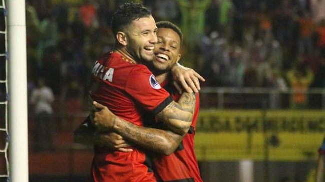 Eugenio Mena fue titular en triunfo de Sport Recife sobre Vitoria