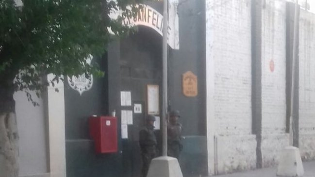 Cuatro reos se fugaron desde cárcel de San Felipe tras amago de incendio