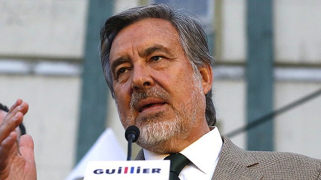 Guillier contra el Gobierno: No se puede ahorrar a costa del futuro de niños y jóvenes