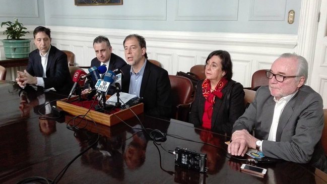 Girardi y Premios Nacionales tildan de 