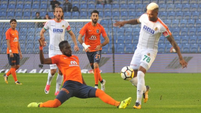 Junior Fernandes vio acción en derrota de Alanyaspor en la liga de Turquía