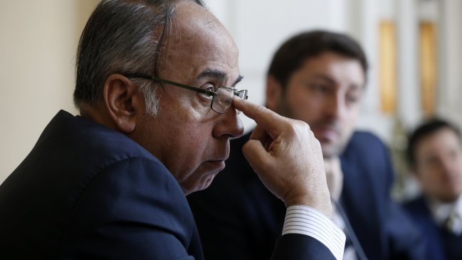 RN pedirá renuncia de Burrows por gasto de 422 millones en excesiva compra de leches