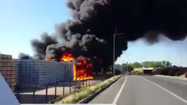 Requínoa: Incendio consumió centro de acopio de empresa de packing