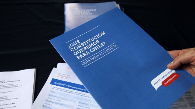 Gobierno evalúa aplazar proyecto de nueva Constitución para después de elecciones