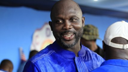 Ex futbolista George Weah pasó a segunda vuelta en las presidenciales de Liberia