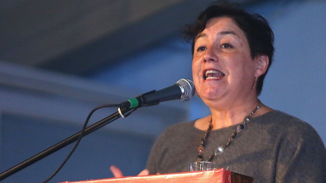 Comando de Beatriz Sánchez amplía diferencias con Guillier en documento interno