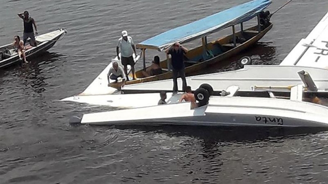 Un muerto y cuatro heridos al caer avión de Greenpeace en río de la Amazonía