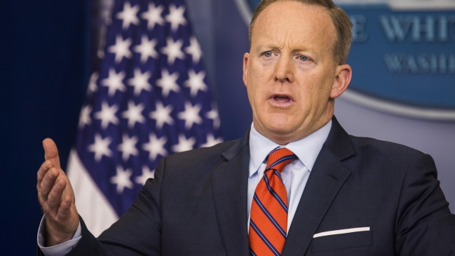 Fiscal que indaga trama rusa interrogó al ex vocero de la Casa Blanca