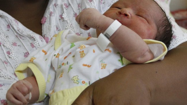 Mujer intentó ser madre 18 veces y finalmente lo logró a los 48 años