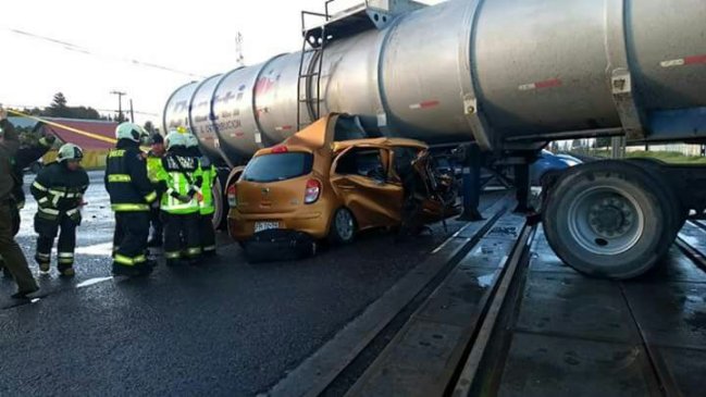 Dos fallecidos tras colisión entre vehículo menor y camión en Coronel