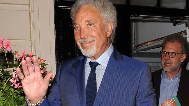 Tom Jones reveló que sufrió acoso sexual al principio de su carrera