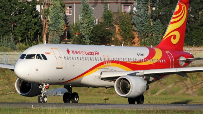 Cancelan vuelo porque una anciana tiró monedas al motor del avión