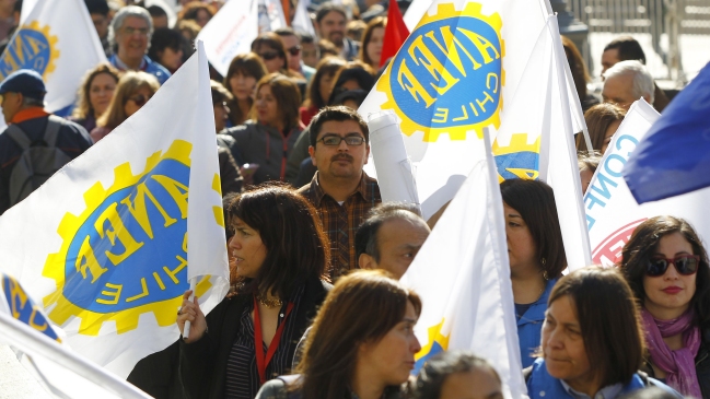 Dirigentes del sector público abandonaron primera reunión con el Gobierno por reajuste