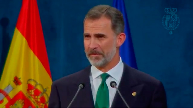 Felipe VI remarca que la democracia resolverá el 