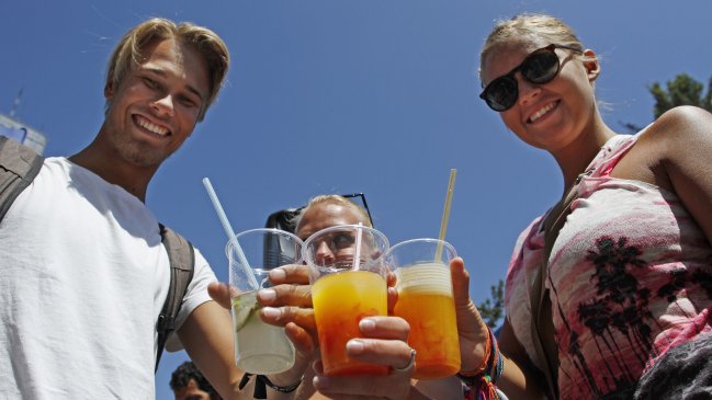 Estudio reveló que el consumo de alcohol ayuda a hablar mejor otros idiomas