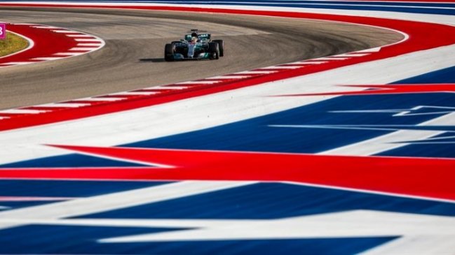 Lewis Hamilton ganó la pole position y acaricia el título de Fórmula 1