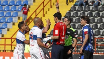 Huachipato derrotó a la UC y la dejó debilitada en la previa al clásico universitario