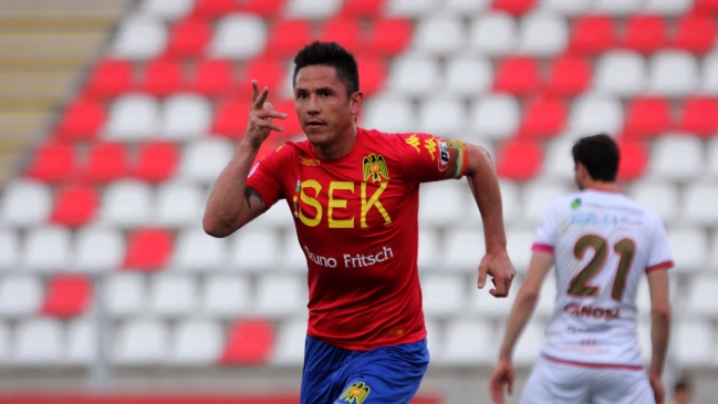 Unión Española cumplió ante Curicó Unido e igualó a Colo Colo en la punta