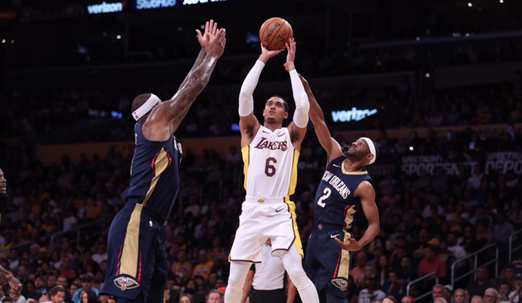Los Lakers siguen sin saber de triunfos como locales