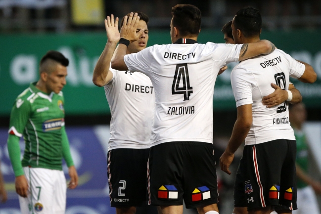 Colo Colo venció con solidez a Audax y sigue líder