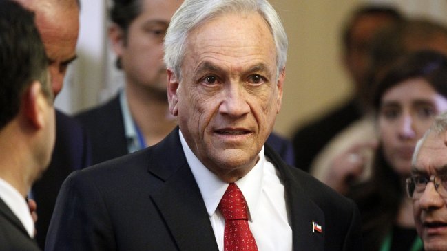 Poeta ecuatoriano denunció uso de su imagen en cuenta de Twitter pro-Piñera