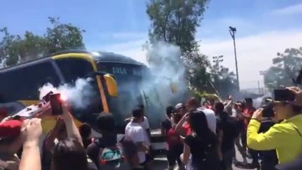 Hinchas de Colo Colo le dieron fervorosa bienvenida a las Albitas
