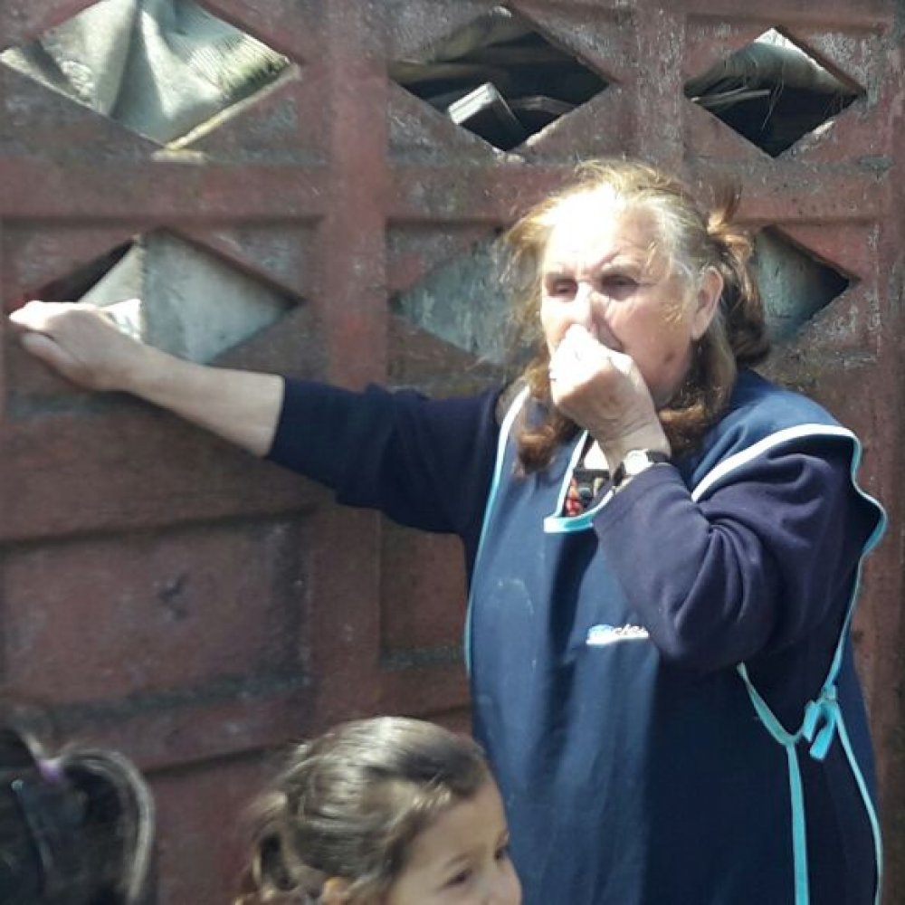 Vecinos de Talcahuano denuncian “Mall de la Basura” en casa de hombre con mal de Diógenes