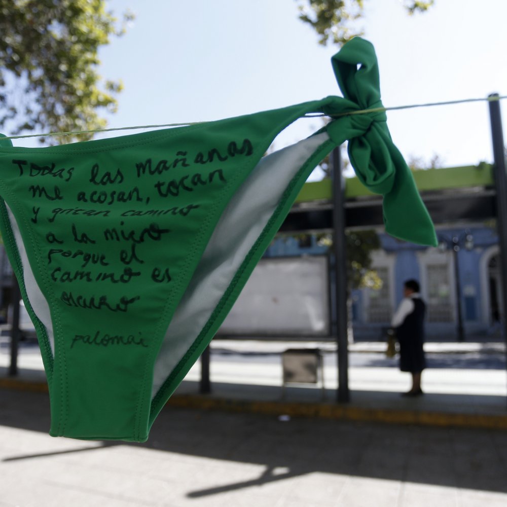 La aplaudida reflexión que compara cómo tratan a las mujeres en Chile y en Hawái