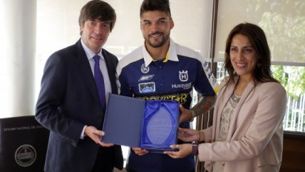 Pablo Quintanilla recibió de manos de Pablo Squella el Premio Nacional del Deporte
