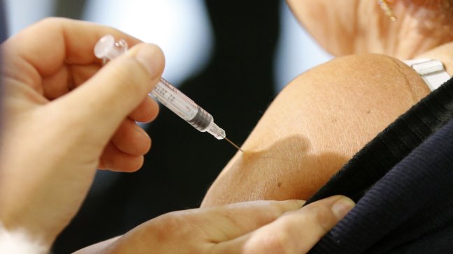 Colegio Médico desmiente a Navarro: No hay asociación entre vacunas y autismo