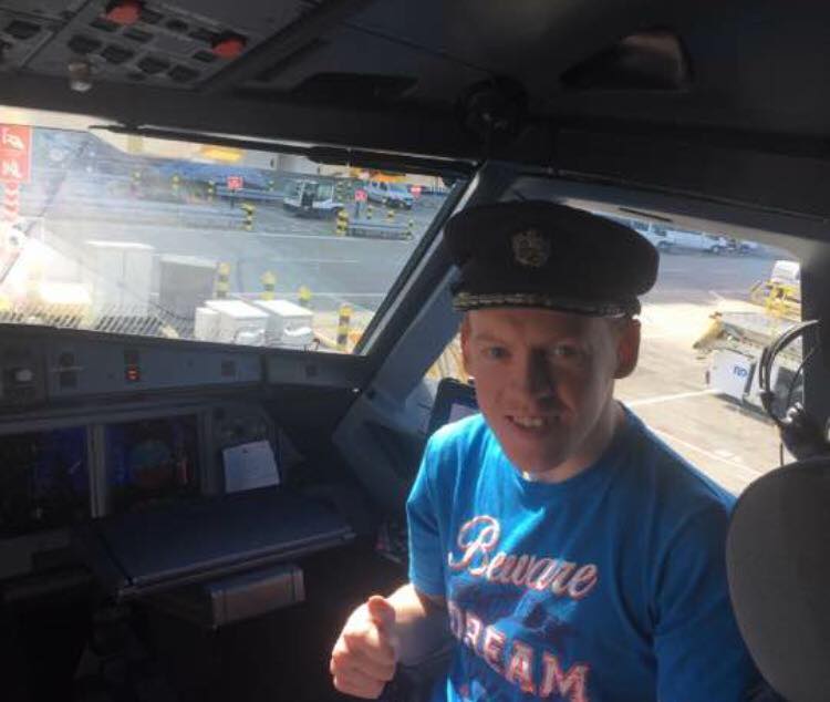 La emotiva campaña de una joven para sorprender a su hermano en su cumpleaños: 