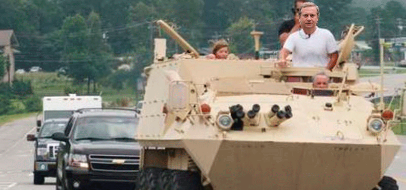 El “auto-trolleo” de José Antonio Kast al responder a meme de Marcelo Comparini