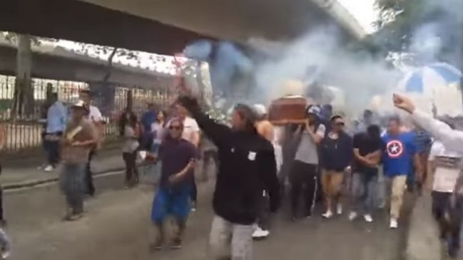 Con bombos y bengalas: Increíble 