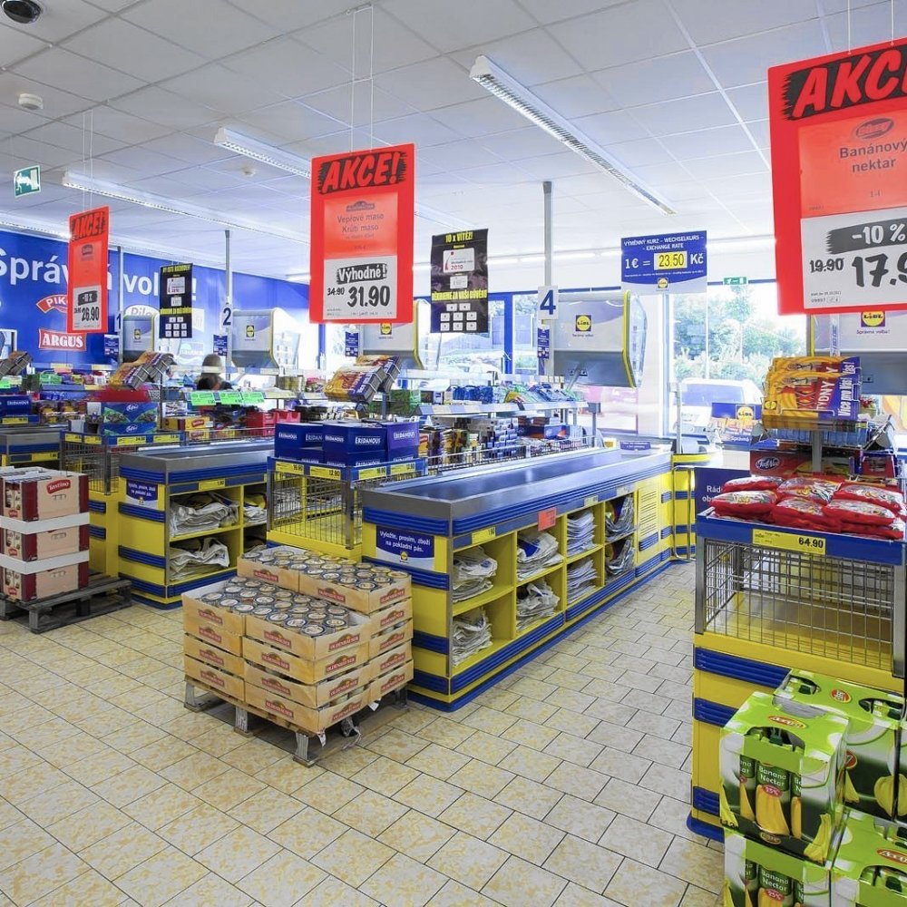 Supermercado europeo despidió a un empleado por trabajar de más