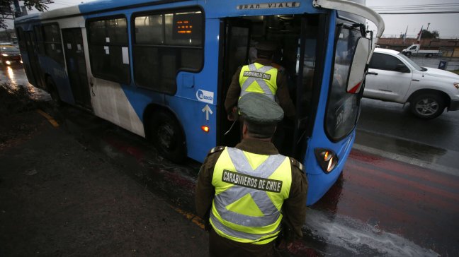 Sujetos intentaron quemar bus del Transantiago en Macul