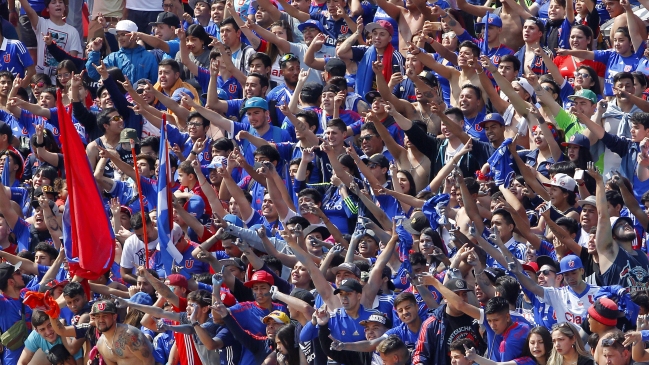 Hincha de U. de Chile falleció tras caer de un bus del Transantiago