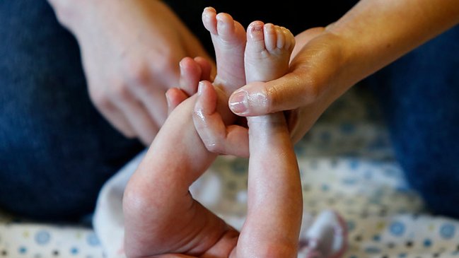 Coihueco: Mujer acusa que negligencia médica mató a su hijo de tres meses