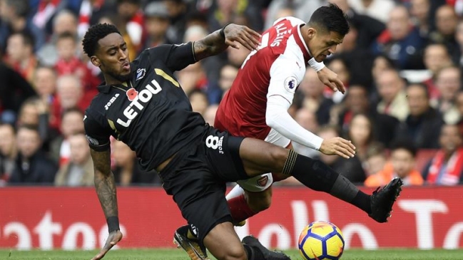 Alexis fue titular en la remontada de Arsenal sobre Swansea City