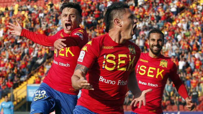 La ofensiva de U. Española despertó frente a D. Iquique y firmó el liderato del Transición con rojo