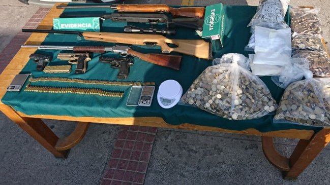 Carabineros detuvo a dos personas tras incautar drogas y armas en domicilio de El Bosque