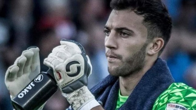 Jugador de la sexta división inglesa fue expulsado por orinar durante un partido