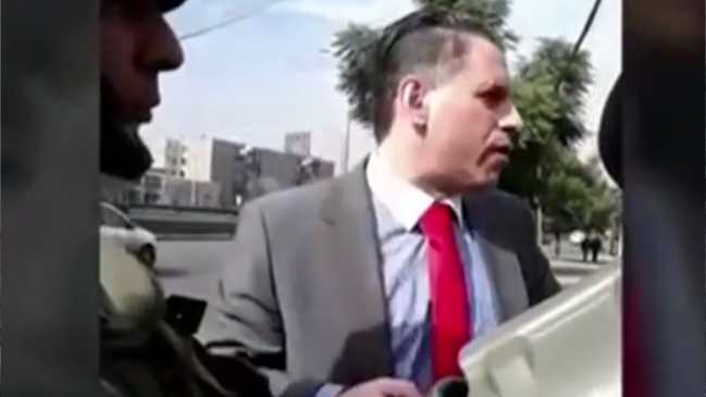 Fiscal fue detenido tras un altercado con una carabinera en las afueras del Estadio Nacional