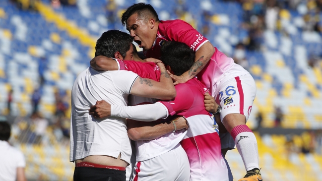 Everton se sumó al tren de los punteros tras vencer sobre la hora a U. de Concepción