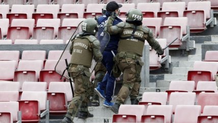 Hinchas de la U y la UC se fueron a los golpes en el Estadio Nacional